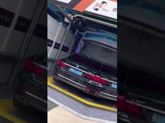 Сердечно приветствуем нашего клиента из Англии, посетившего нашу компанию!