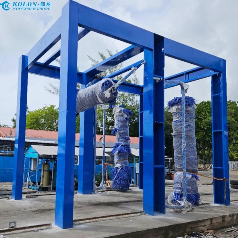 КОЛОН Драйв через кнопку аварийной остановки Оснащенная 3 щетками Автобусная стиральная машина с управлением PLC Потребление воды 267L